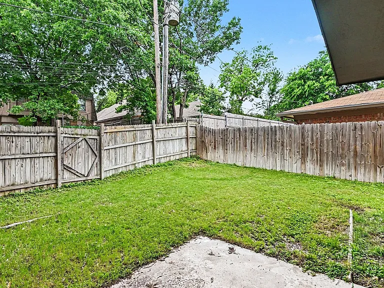 2103 Mistletoe Ave — Photo 23
