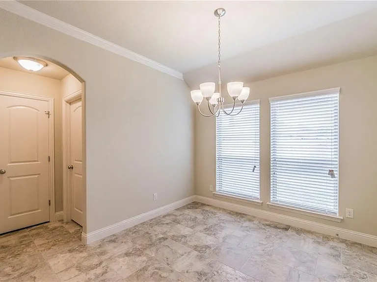 305 Jasmine Ct — Photo 6