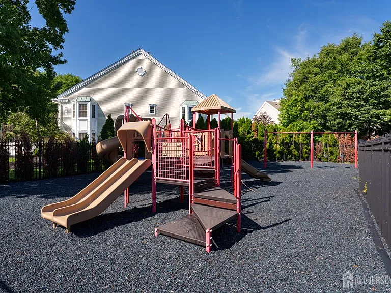 357 Hadleigh Ln — Photo 25