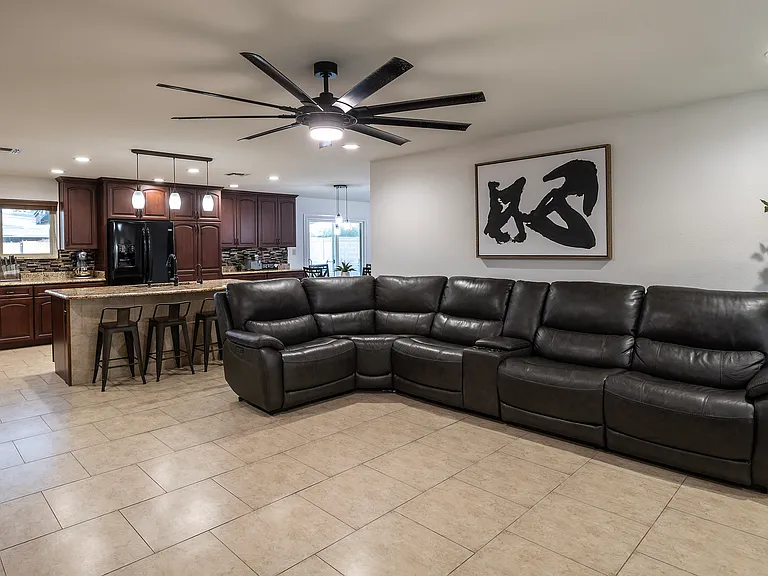 3121 E Sierra St — Photo 4