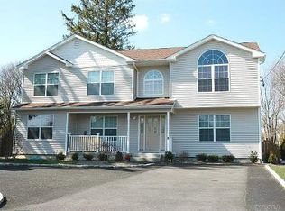 6 2nd Ave, Central Islip, NY 11722