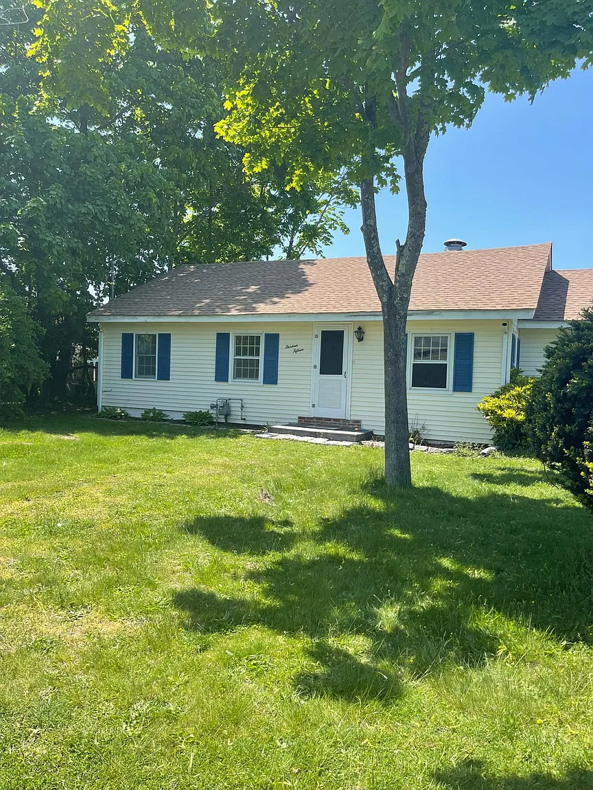 1315 Bay Plz photo 1