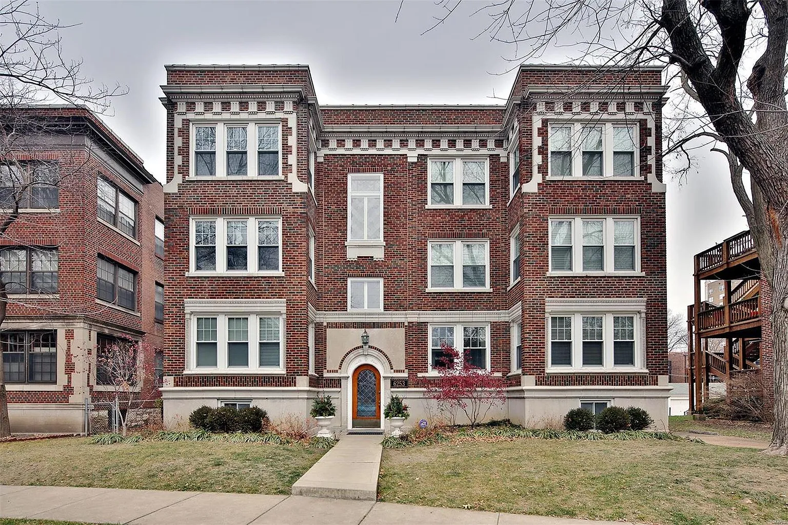 6253 N Rosebury Ave #2W photo 1