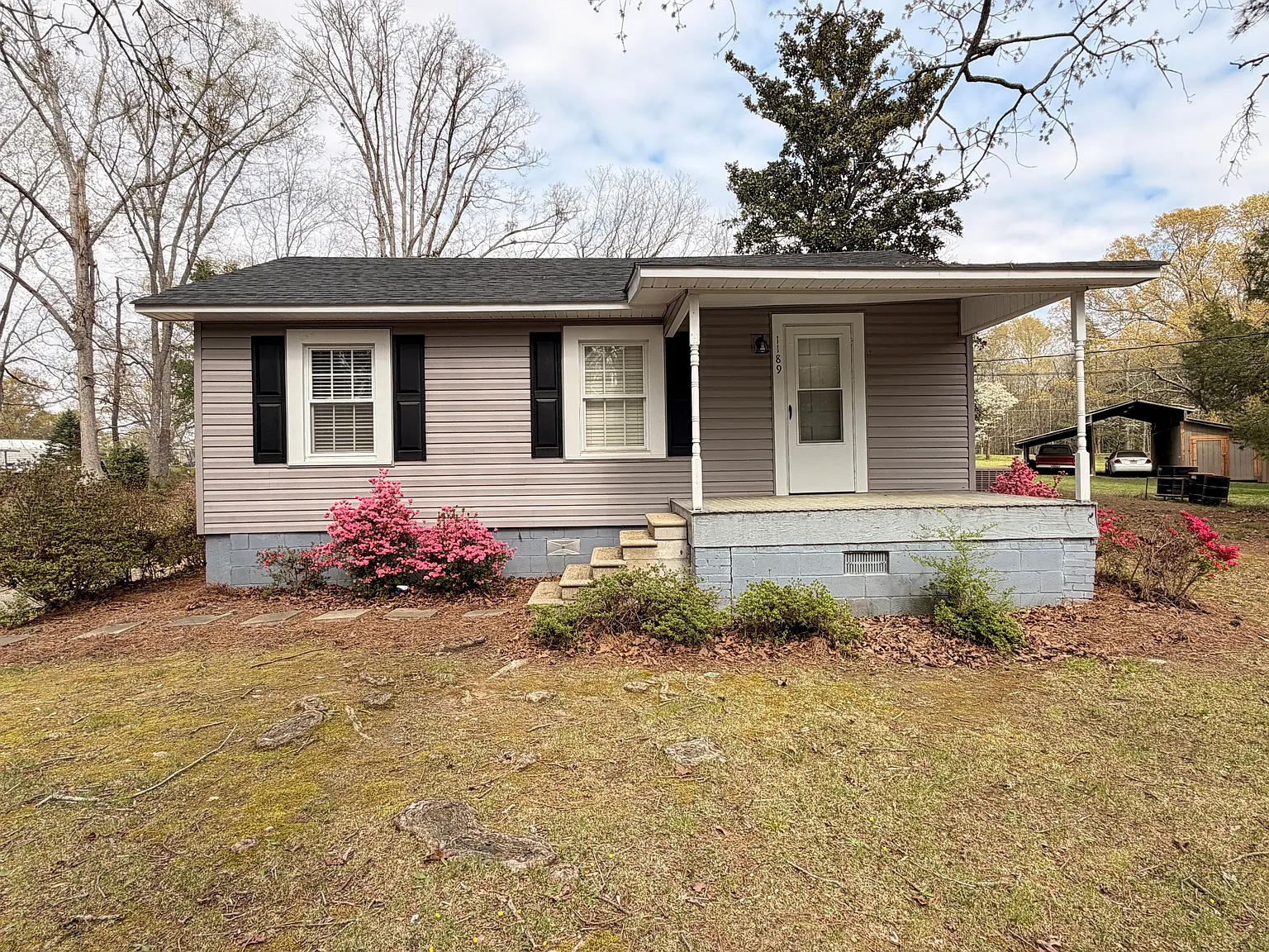 2 bed, 750 sqft, $1,200 — Photo 1