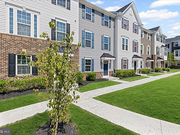 3rd image of 251 Compass Dr