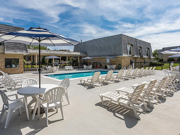 Hilton Village Apartment Homes — Photo 16