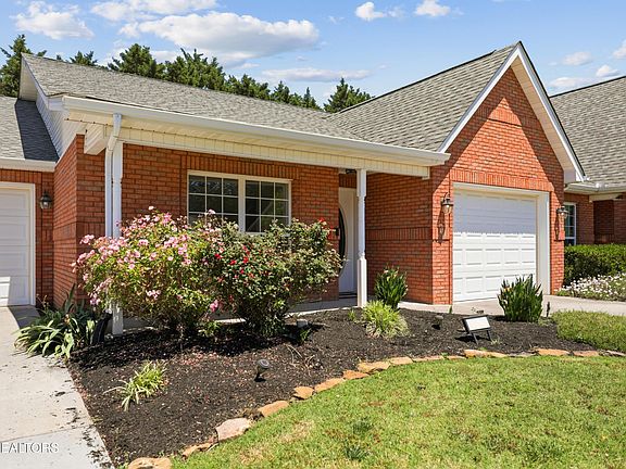 3rd image of 2924 Dominion Dr