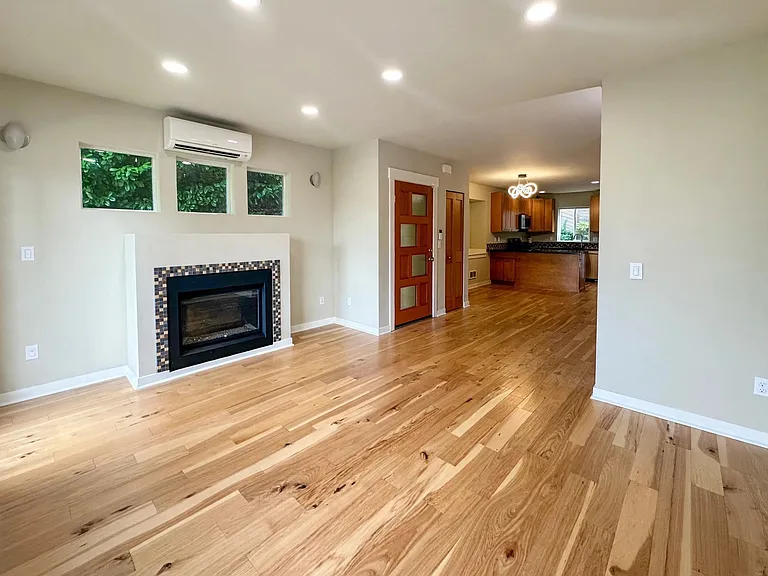 15 W Florentia St — Photo 4
