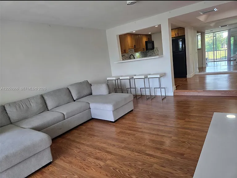 3750 Inverrary Dr #2B — Photo 8