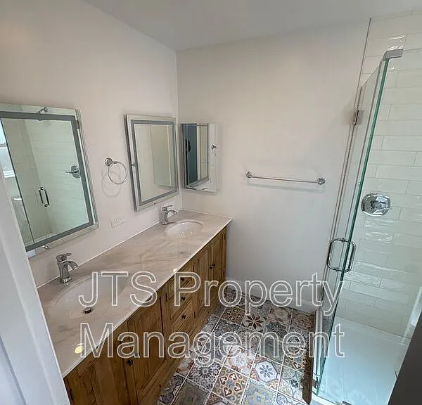 501 J St — Photo 16