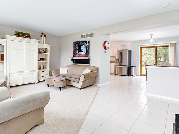 4th image of 3307 Edgecreek Dr