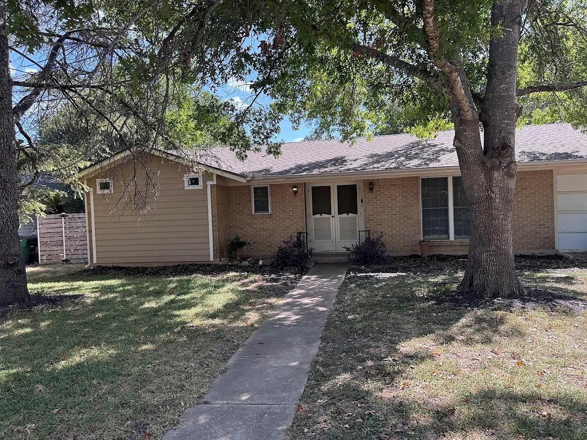 3 bed, 2.0 bath, 1161 sqft, $2,850 — Photo 2