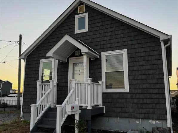 923 Arctic Street, Lindenhurst, NY 11757