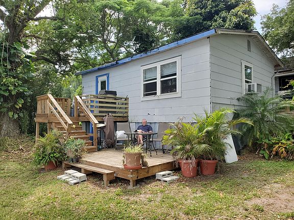3rd image of 925 1/2 S Crystal Lake Dr
