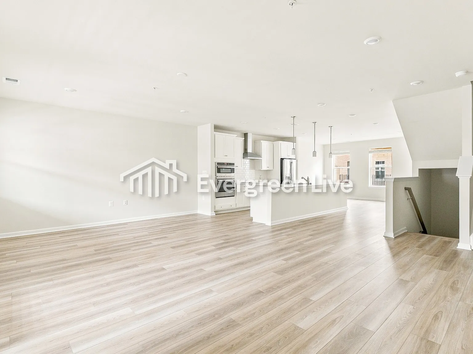 3 bed, 2.5 bath, 2415 sqft, $3,035 — Photo 3