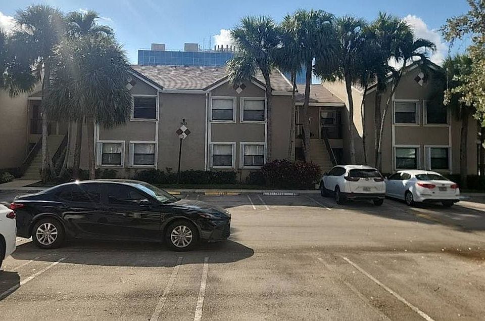 1st image of 9633 Riverside Dr