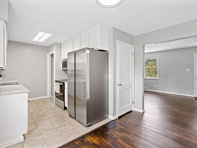 110 S Bromfield Rd — Photo 8