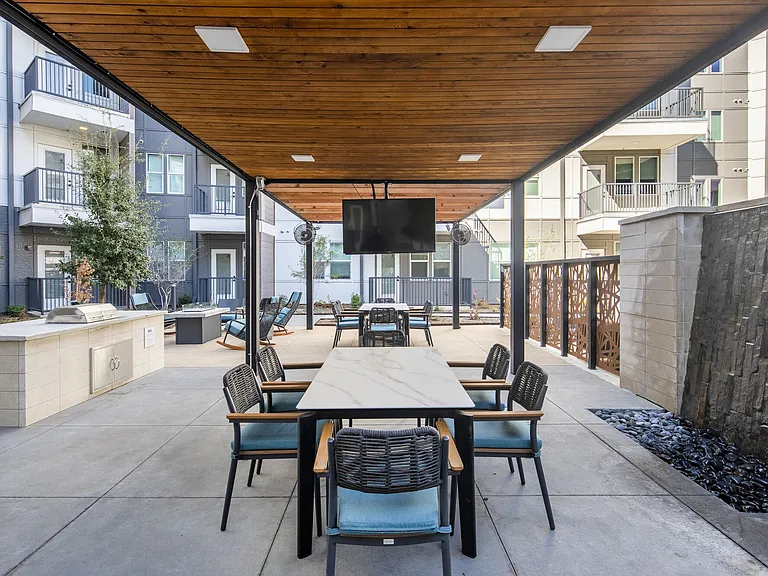 880 LYN — Photo 34
