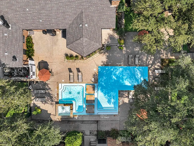 Resort Style Amenities
