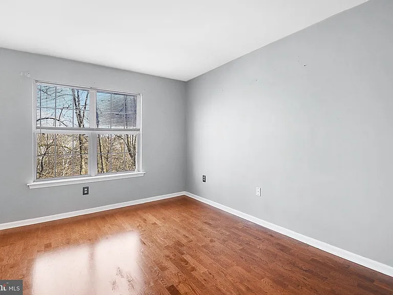 411 Derry Dr #411 — Photo 9