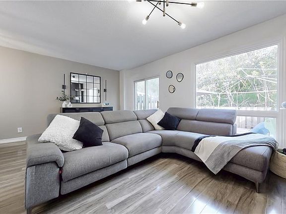 5th image of 52 Adelaide St #32