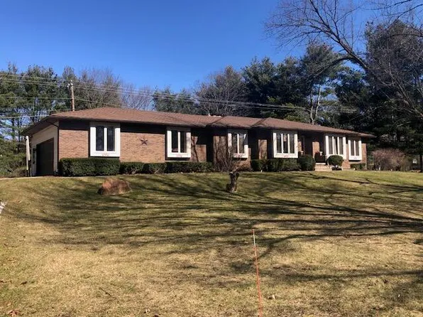 845 E Wardlow Rd, Highland, MI 48356