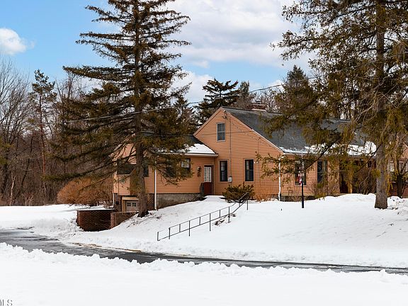 4th image of 42 Thompson Hill Road