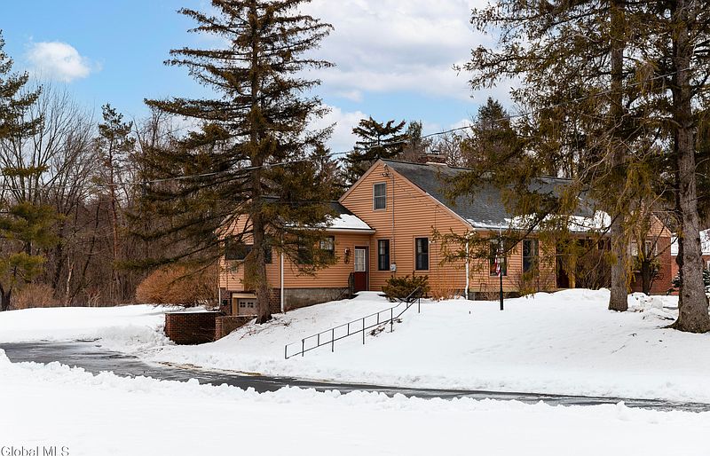 4th image of 42 Thompson Hill Road