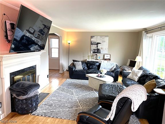 4th image of 1436 Belrose Rd