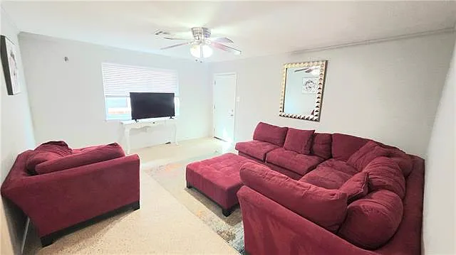 3 bed, 2.0 bath, 1052 sqft, $1,800 — Photo 3