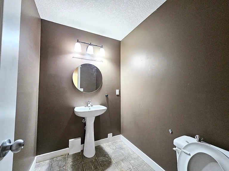 1383 Rutherford Rd SW — Photo 3