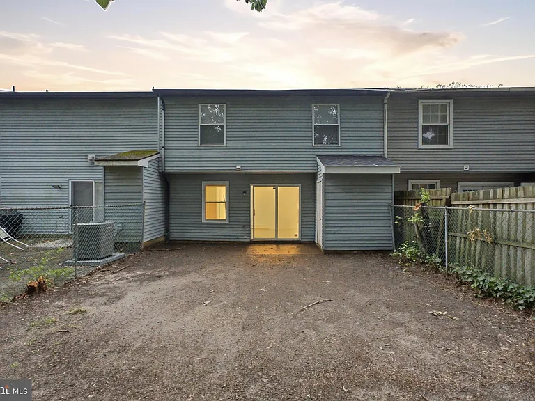 155 Hampshire Rd — Photo 17