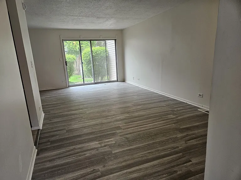 863 White Oak Ln — Photo 8