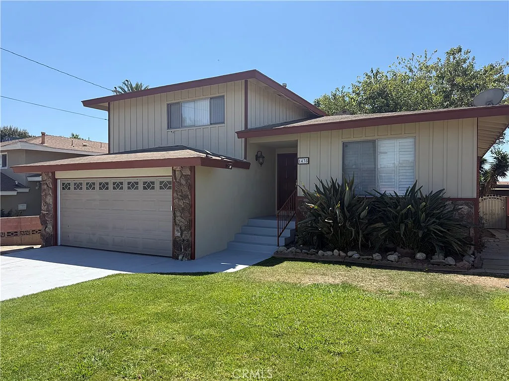 3 bed, 2380 sqft, $3,800 — Photo 2
