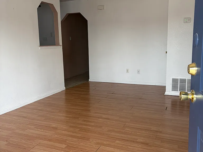 908 W Avenue B #2 — Photo 9