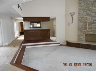 410 Fox Trail Ln, Oak Brook, IL 60523