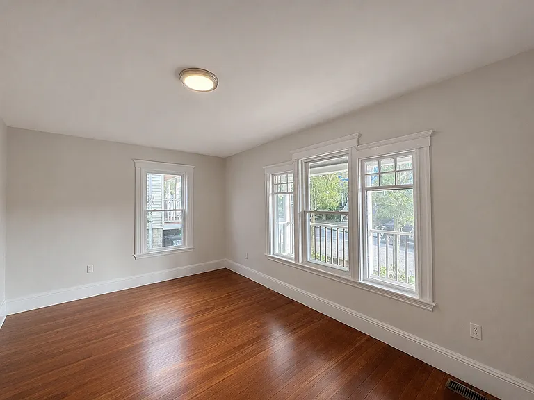 38 Curtis Ave — Photo 4