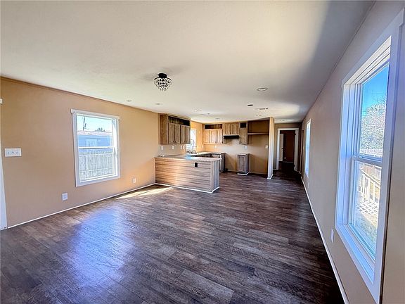 3rd image of 1010 Redmond St