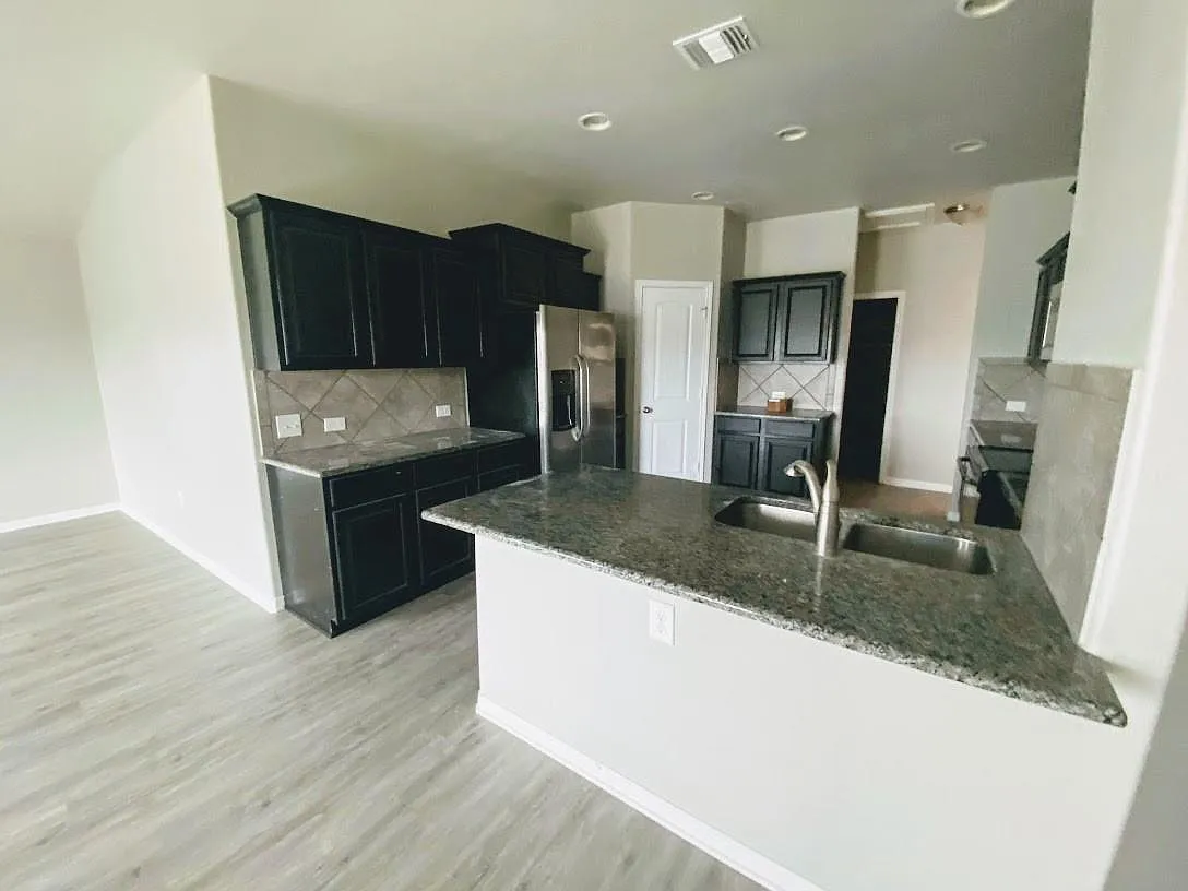 4 bed, 2.0 bath, 1787 sqft, $2,250 — Photo 4