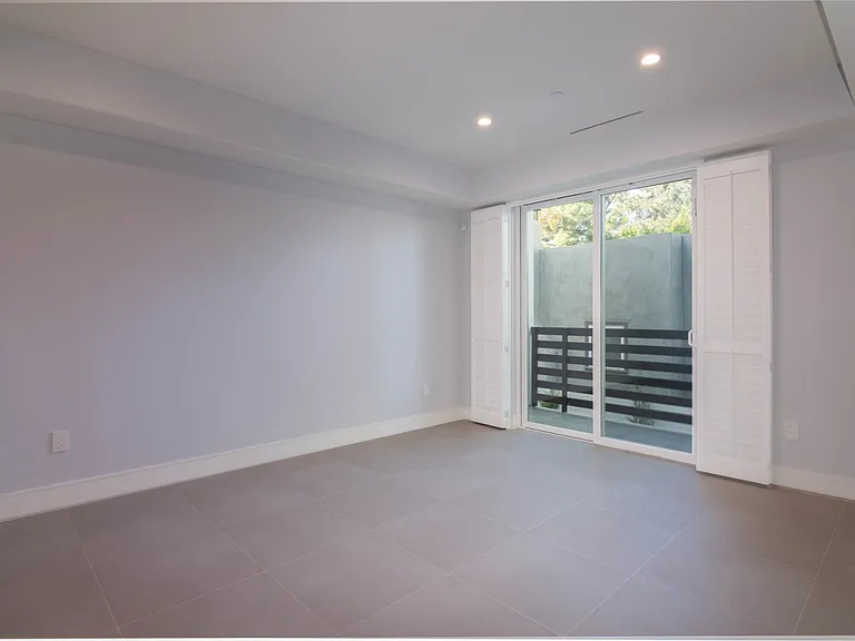 2225 Mira Vista Ave #104 — Photo 9