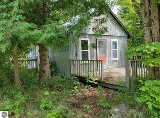 851 Case Rd, Beulah, MI 49617