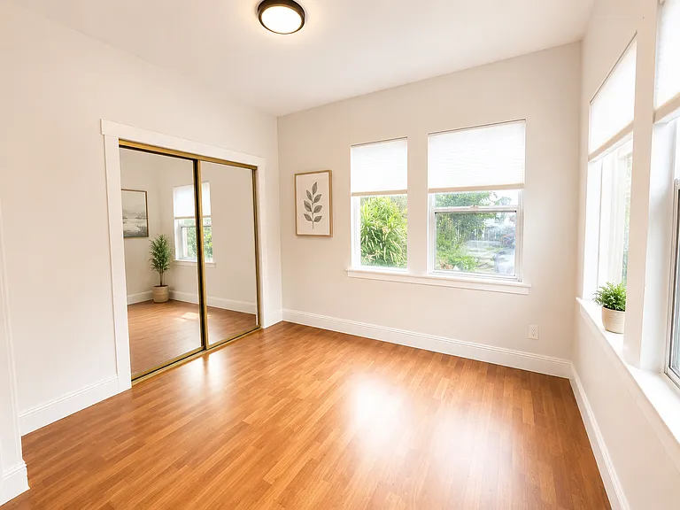 320 E 15th St #1 — Photo 6