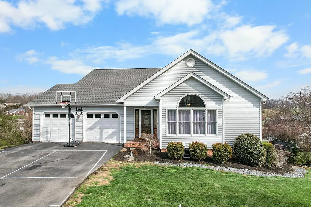 19050 Sterling Dr photo 1