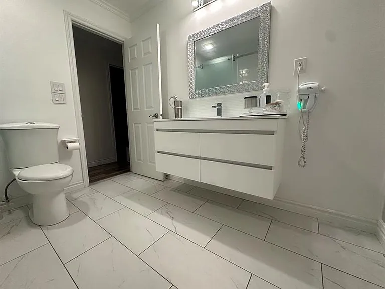 7929 Hawthorne Dr — Photo 34
