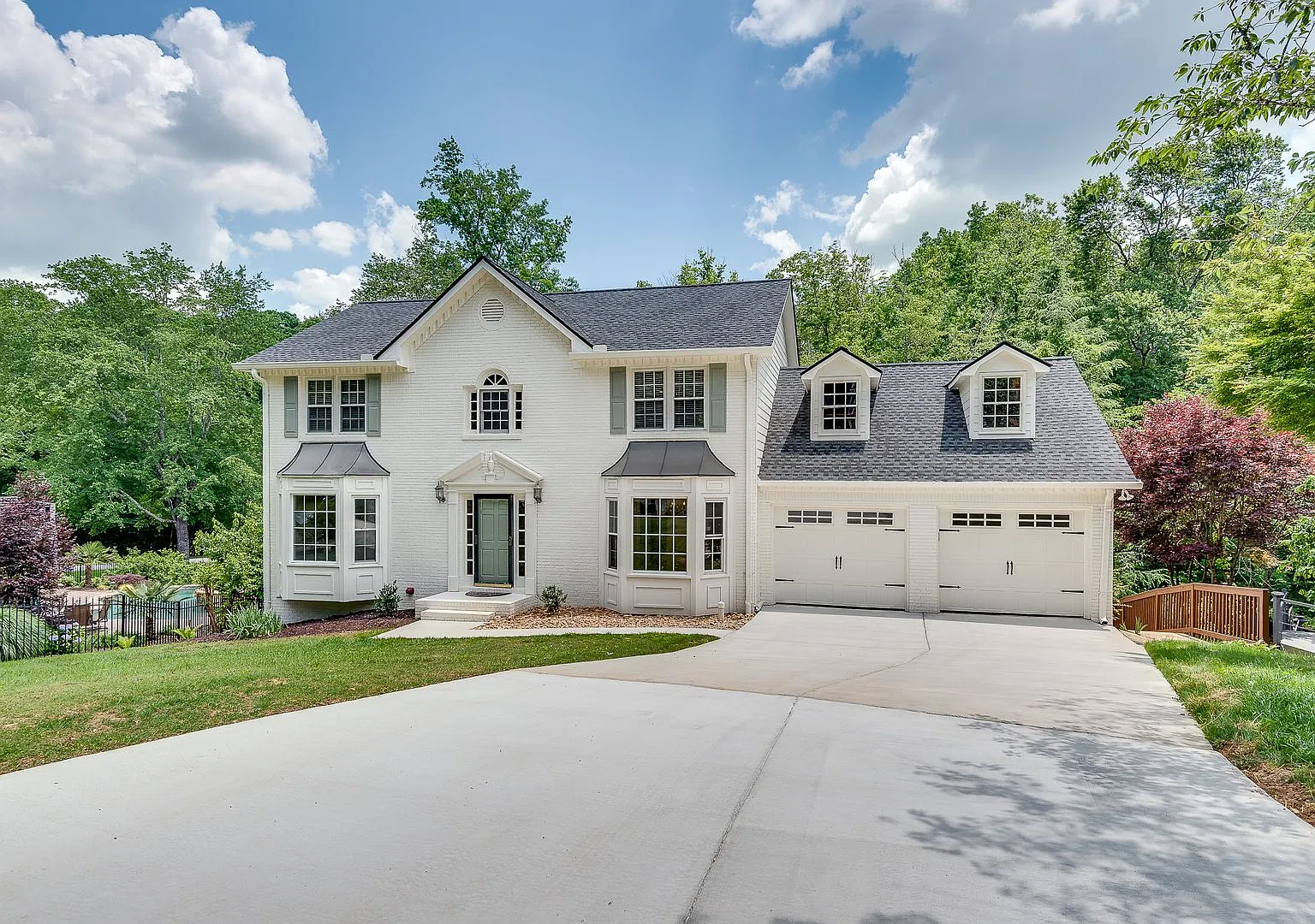 Gorgeous Fully Restored 4/2.5 w/ Finished Basement & Amazing Backyard! — Photo 2