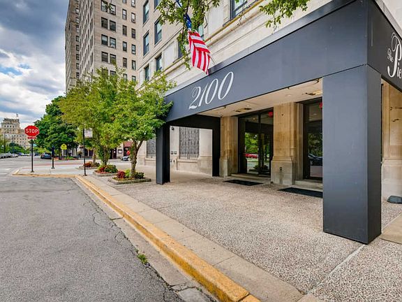 2nd image of 2100 N Lincoln Park W APT 4DN