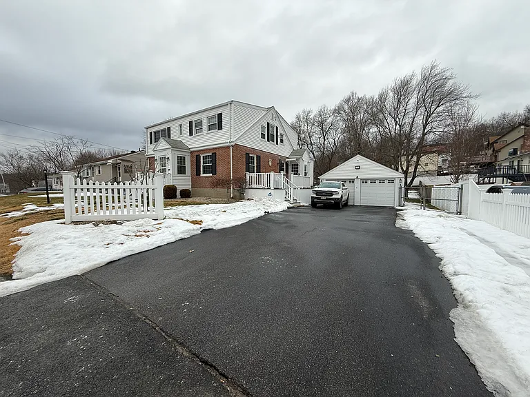 196 Clover St #1 — Photo 1