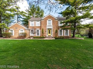 1456 Chestnut Ln, Rochester Hills, MI 48309