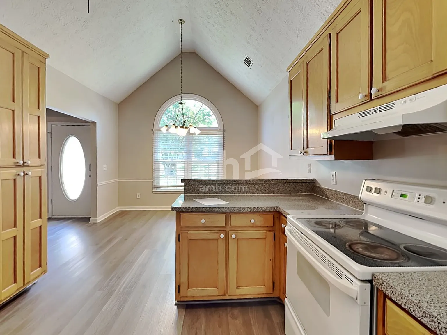3 bed, 2.0 bath, 2170 sqft, $2,005 — Photo 4
