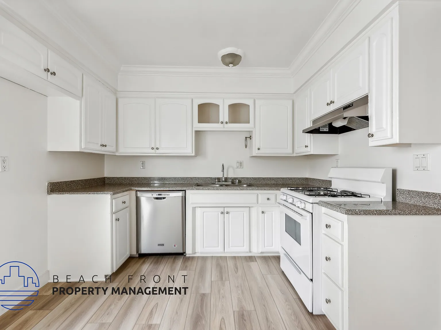 Newport Terrace Apartments — Photo 2